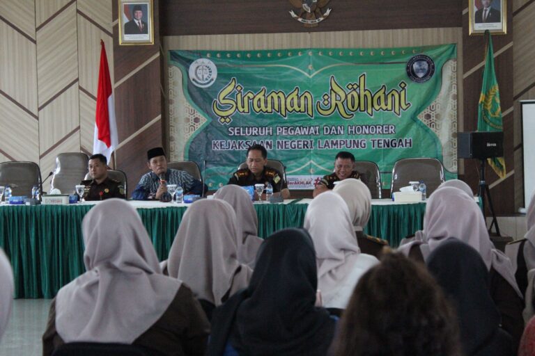 Siraman Rohani Keagamaan bagi Seluruh Pegawai dan Honorer Kejari Lampung Tengah